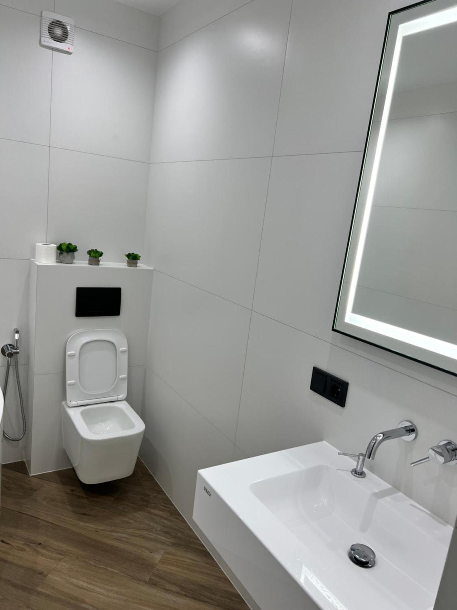 Люкс Апартаменти Район Автовокзалу В Жкарена Та Жк Great House Поблизу Обласноі Лікарні Rivne Exterior foto